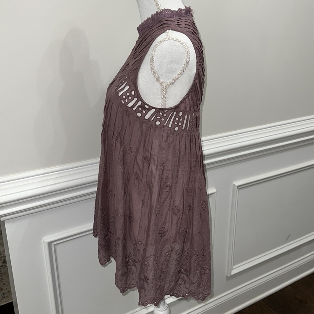 Free People ๐ฏ Cotton Plum Cut Out Embroidered Sleeveless Tank size XS - Picture 6 of 11